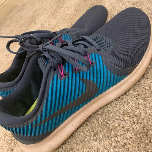 Nike free runs - Picture 2 of 2